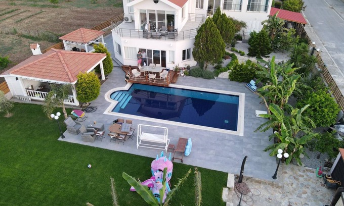 Catalkoy Villa | Villa frente al mar con gran piscina