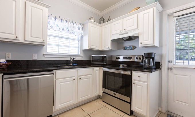 Orange Beach Cabaña | Seahorse- Central Location In OB Close TO Wharf! NOW FIDO FRIENDLY!