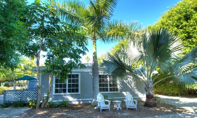 Sanibel Hotel | Seahorse Cottages - Adults Only