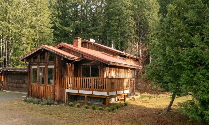 Courtenay Casa | Seal Bay Guest House: Cozy comfort, trails to explore, and space to relax.