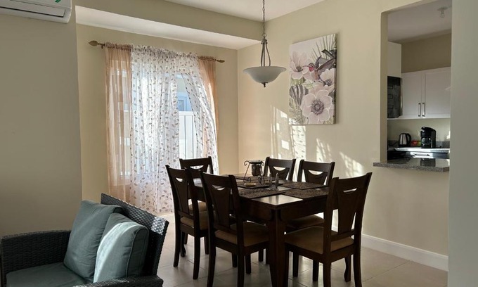 Lucea Casa | Seamist villa @Oceanpointe Lucea comfy 2BR w/pool gym & parking