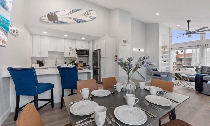Huntington Beach Casa | Searenity Suite- Peekaboo Ocean view 1 min walk to Beach