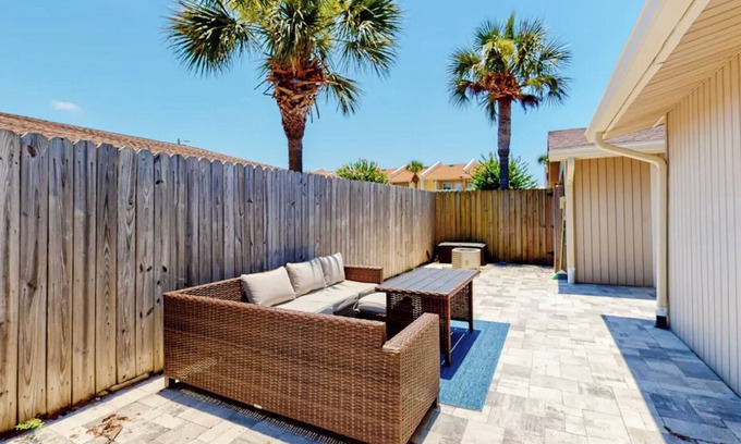 Frangista Beach Condominio | Seascape 2 Br/2 Ba quaint townhome! Easy walk to the beach!