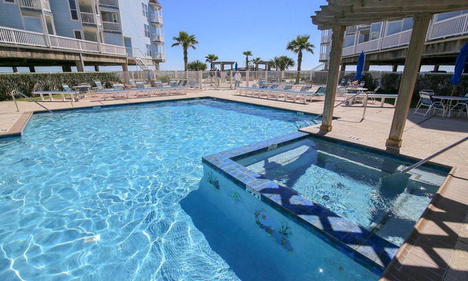 Galveston Condominio | Seascape 2111 2 Bedroom Condo by RedAwning