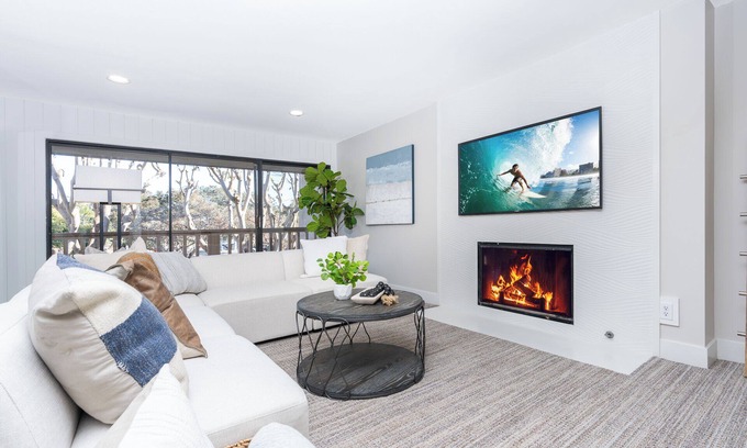 Solana Beach Condominio | Seascape Sur Luxurious remodeled 2-bedroom 1 story condo with split system AC