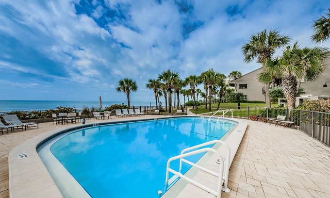 North Redington Beach Condominio | Seascape 9 | Luxurious Condo