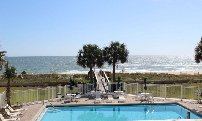 St. George Island Condominio | SEASHELL ESCAPE - Pool & Beach Front 2 Bedroom sleeps 6 - Enjoy!!!