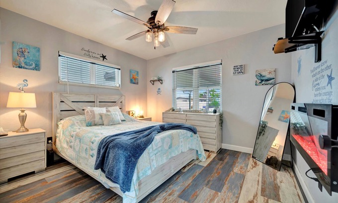 Treasure Island Apartamento | Seashell Suite, WATERFRONT, 2B Pet Friendly, Dock!