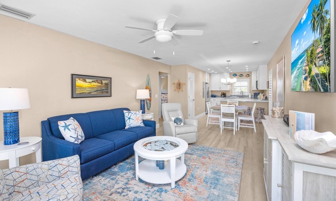 Sanibel Condominio | SeaShells Unit 40 – Island Getaway with Pool, Pickleball & Beach Access
