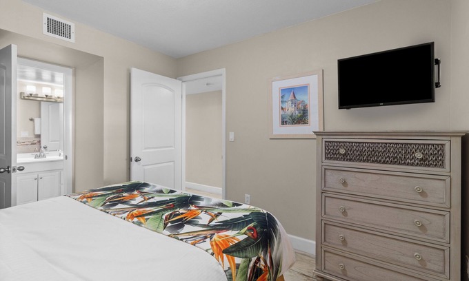 Tavernier Apartamento | Seashore Serenade: Soothing Sounds of the Ocean from Your Balcony | 3 Suites