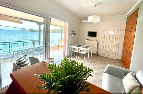 Dorida Apartamento | Seaside Apartment in Glyfada-Trizonia