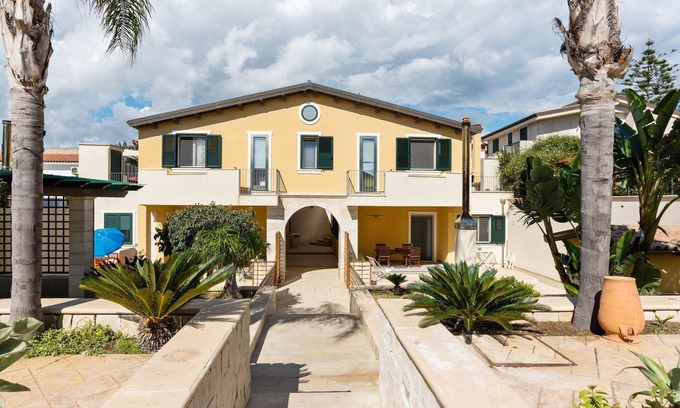 Reitani Apartamento | Apartamento junto al mar con barbacoa y jardín