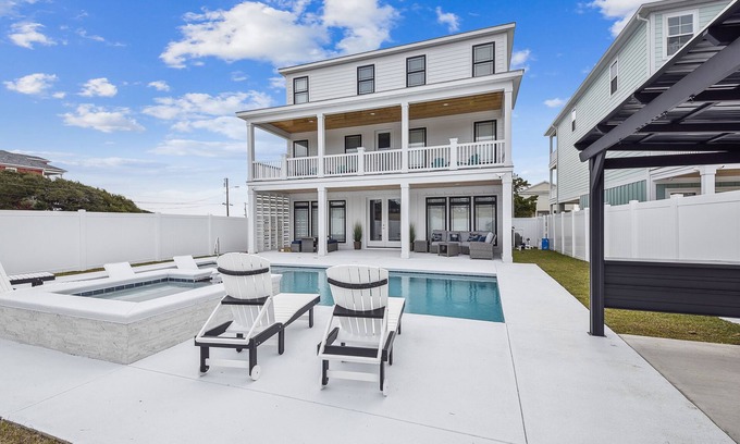 North Myrtle Beach Casa | Seaside Atlantis - Elite House in Atlantic Beach - Pool