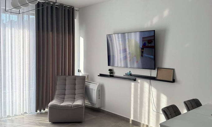 Sakës Apartamento | 🌊 Seaside Bliss Awaits You! 🏡✨ Escape to your perfect beach gateway
