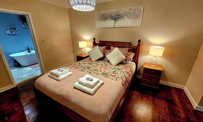 Cylch-Y-Garn Casa | Seaside Bliss Retreat - 5 Bedroom House