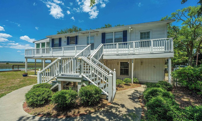Folly Beach Casa | 🌊 Seaside Charm at Folly Beach – Cozy 1BR Cottage with Private Dock 🏡