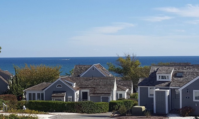 Mashpee Casa | Seaside Condo 100 yardas de prístina playa privada.