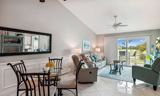Isla del Sol Condominio | Beachside condo with pool, hot tub, close to beaches, WiFi, AC, washer/dryer
