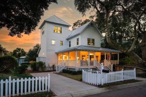 Isle of Palms Casa | Seaside Cottage 81 - Pristine Grand Pavilion Home Pool Pass
