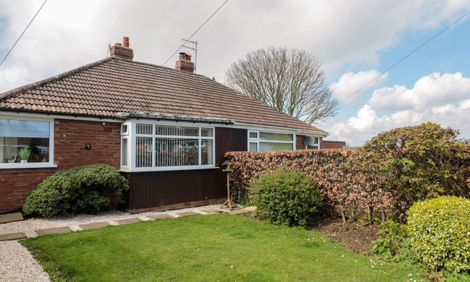 Scarborough Cabaña | SEASIDE COTTAGE, pet friendly, country holiday cottage in Scarborough
