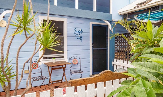 Merewether Cabaña | Seaside Daisy The Little Blue Beach Shack