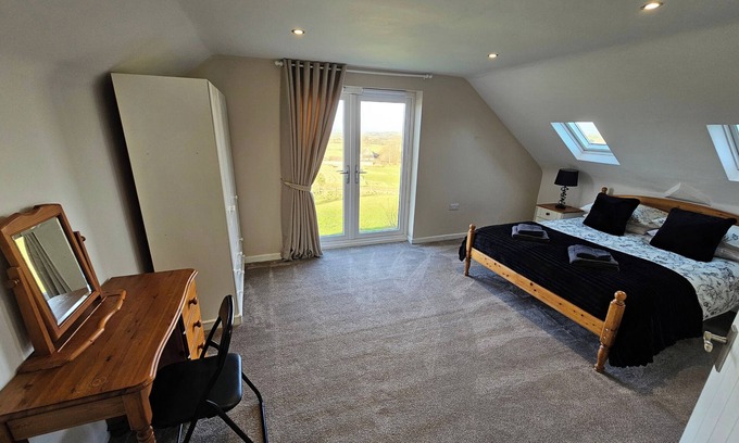 Cylch-Y-Garn Casa | Seaside Escape at Ty Bugail - Holyhead