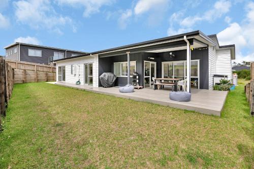 Ruakaka Casa | Seaside Escape - Ruakaka Holiday Home