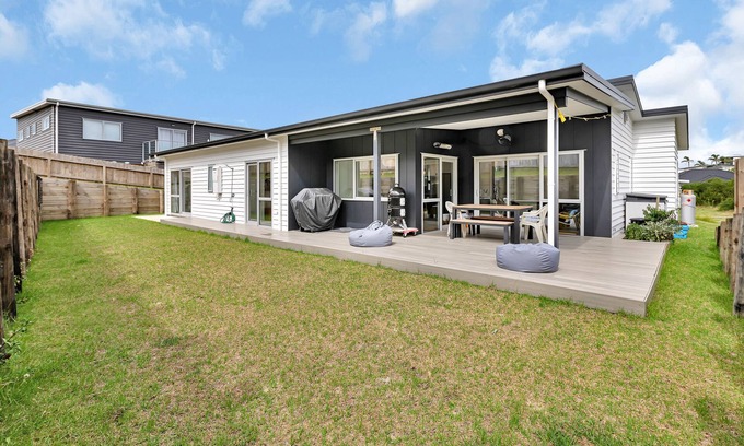 Ruakaka Casa | Seaside Escape - Ruakaka Holiday Home