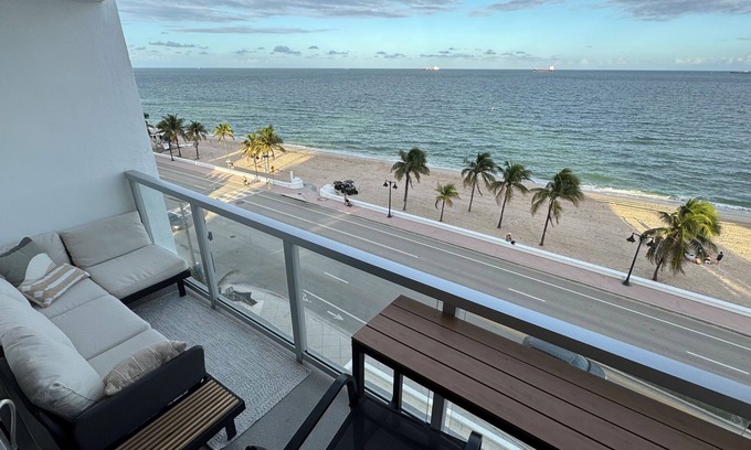 Barrier Island Apartamento | Seaside Escape: Oceanfront Condo