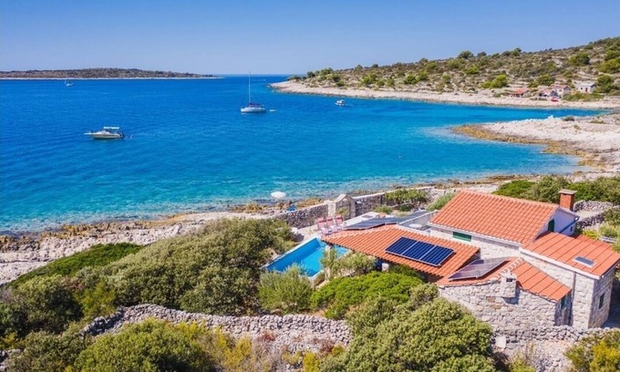 Veliki Drvenik Casa | Casa familiar con piscina junto al mar Bahía Pernatice, Drvenik (K-11590)