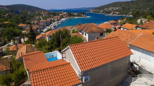 Veliki Drvenik Casa | Seaside family friendly house with a swimming pool Drvenik Veliki, Drvenik - 22085
