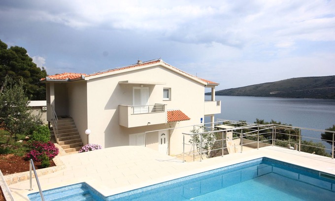 Poljica Casa | Casa familiar con piscina junto al mar Poljica, Trogir (K-8661)