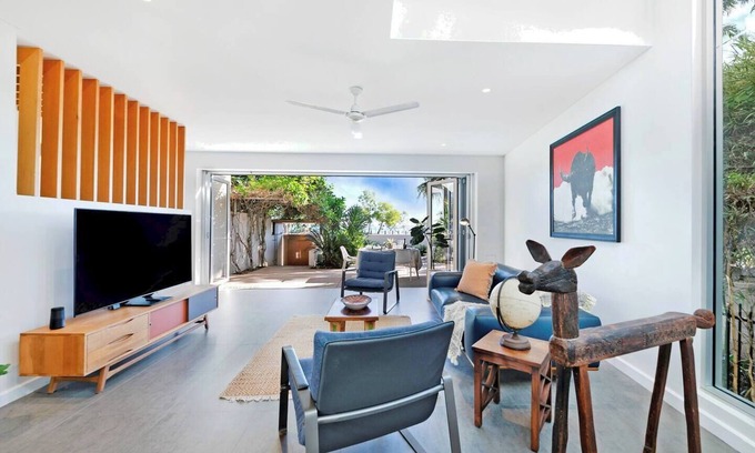 Fannie Bay Casa | Seaside Garden Luxe Living at Sunset Beach