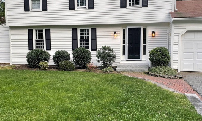 Duxbury Casa | Seaside Gem - updated classic in charming Duxbury - walk to town or sandy beach!