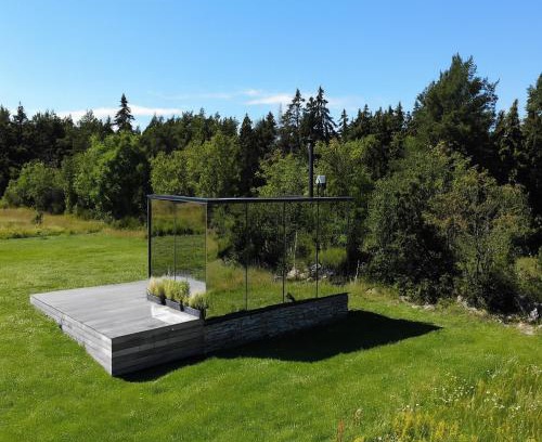 Laane-Harju Parish Casa | Seaside getaway in Ööd mirror house with sauna