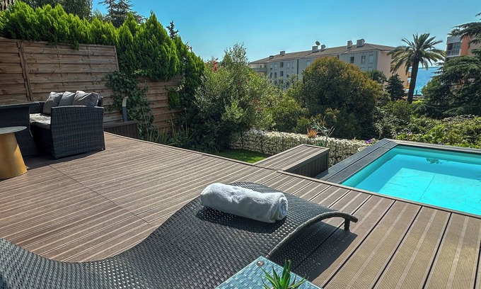 Cannes La Bocca Apartamento | Seaside getaway : private pool and few steps from the Beach