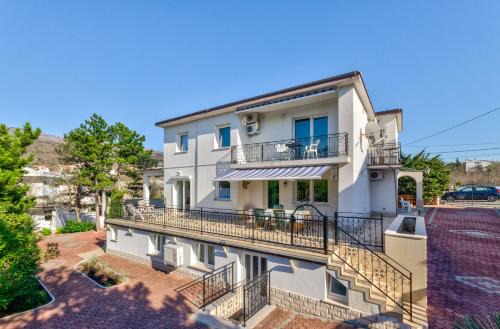 Jadranovo Apartamento | Seaside Guesthouse by JR City Apartments