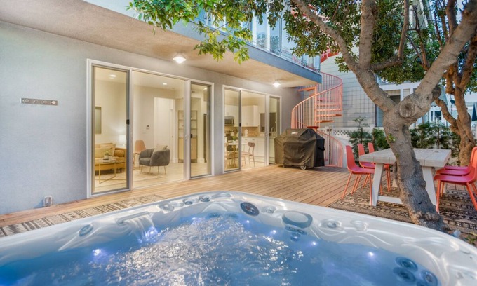 Mussel Shoals Casa | Seaside Hideaway w Hottub in Mussel Shoals