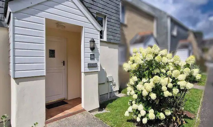 Falmouth Casa | Seaside Holiday Cottage outskirts of Falmouth , many facilities , desirable!