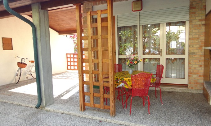 Porto Santa Margherita Villa | Villa junto al mar rodeada de jardín.