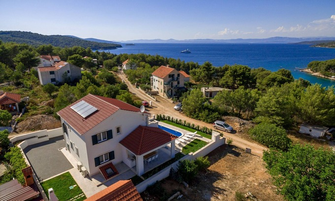 Cove Osibova (Milna) Casa | Villa de lujo junto al mar con piscina Bahía Makarac, Brac (K-22637)