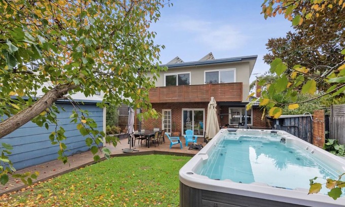 Mornington Casa | Seaside Retreat with Swim Spa (6m x 2.3m)