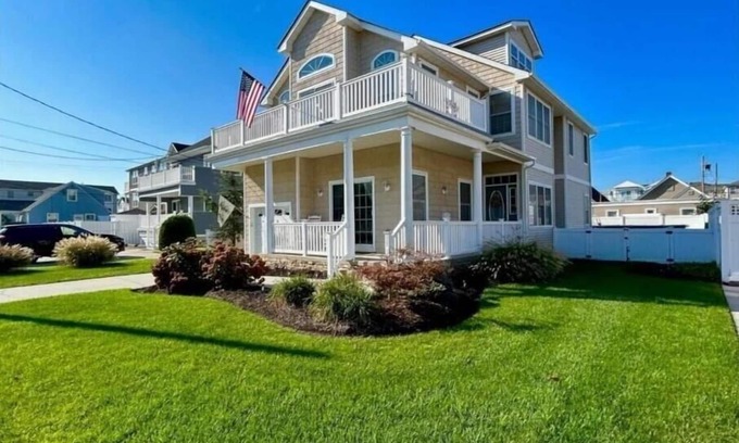 Cape May - Wildwood Casa | Seaside Sanctuary: 5 Bedroom Weekly Vacation Retreat with Pool, Deck, and Beach