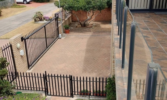 Klein Brak River Apartamento | Seaside self-catering holiday accommodation with garden/braai (BBQ) facility.
