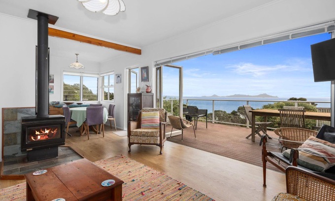 Langs Beach Casa | Seaside Serenity - Well-appointed and comfortable home with stunning views over Bream Bay