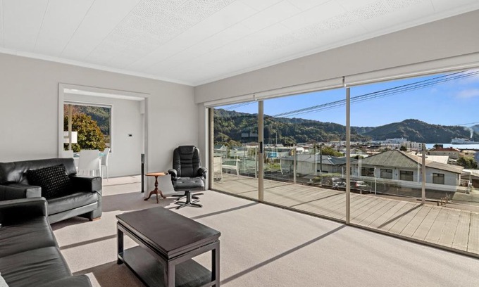 Picton Casa | Seaside Sounds - Picton Upstairs Unit