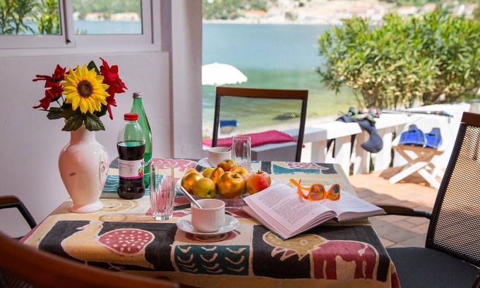 Zaton Apartamento | Seaside Studio - Studio Apartment with Private Beach and Sea View
