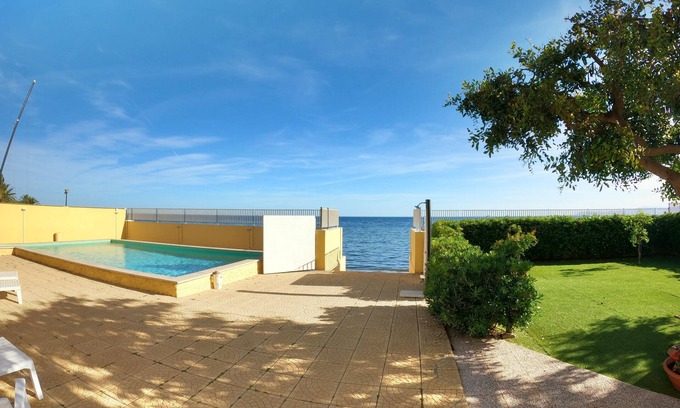 Province of Cagliari Casa | Villa junto al mar con piscina privada y tobogán
