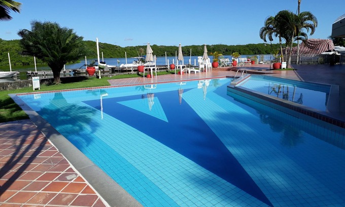 Porto Seguro Casa | Excelente y encantadora casa, borde del río Buranhém, plazas para lancha y jetski,