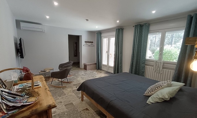 Aurons Apartamento | Seasonal rental in pine forest on Provence 35 m2